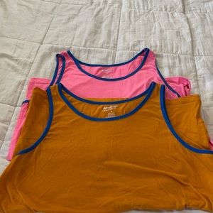 Bundle of two men’s tank tops